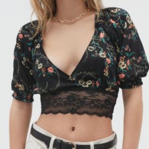 NWT UO Samara Plunging Surplice Cropped Top - Picture 6 of 6